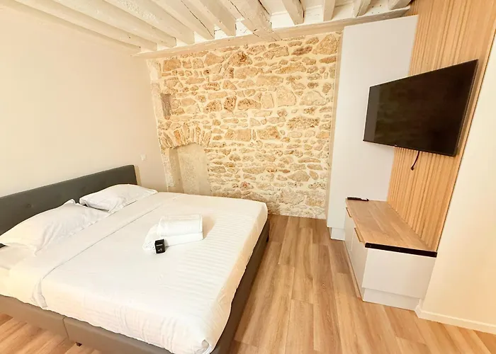 Studio Refait A Neuf Ile Saint Louis Paris 4 - 2P